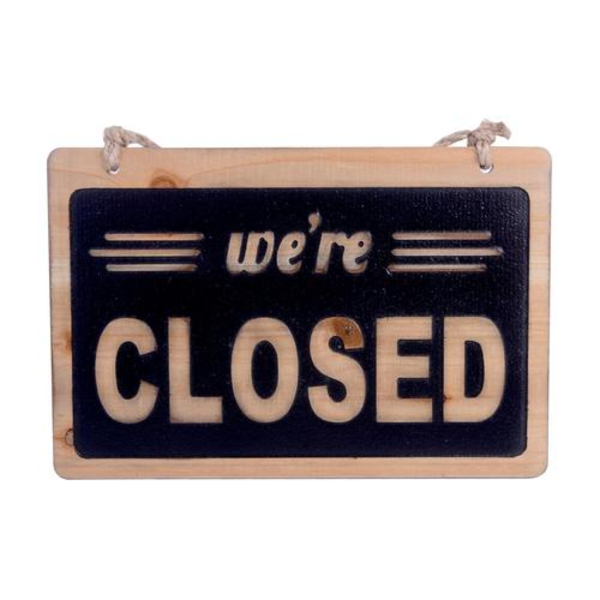 Placa de pared rectangular de madera con soga "We're Closed" CONCEPTS